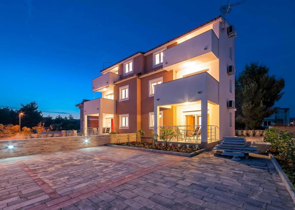 Apartments Hrvoje Водице Екстер'єр фото